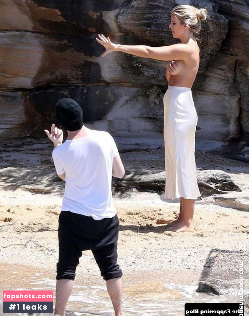 Natasha Oakley gallery photo #347