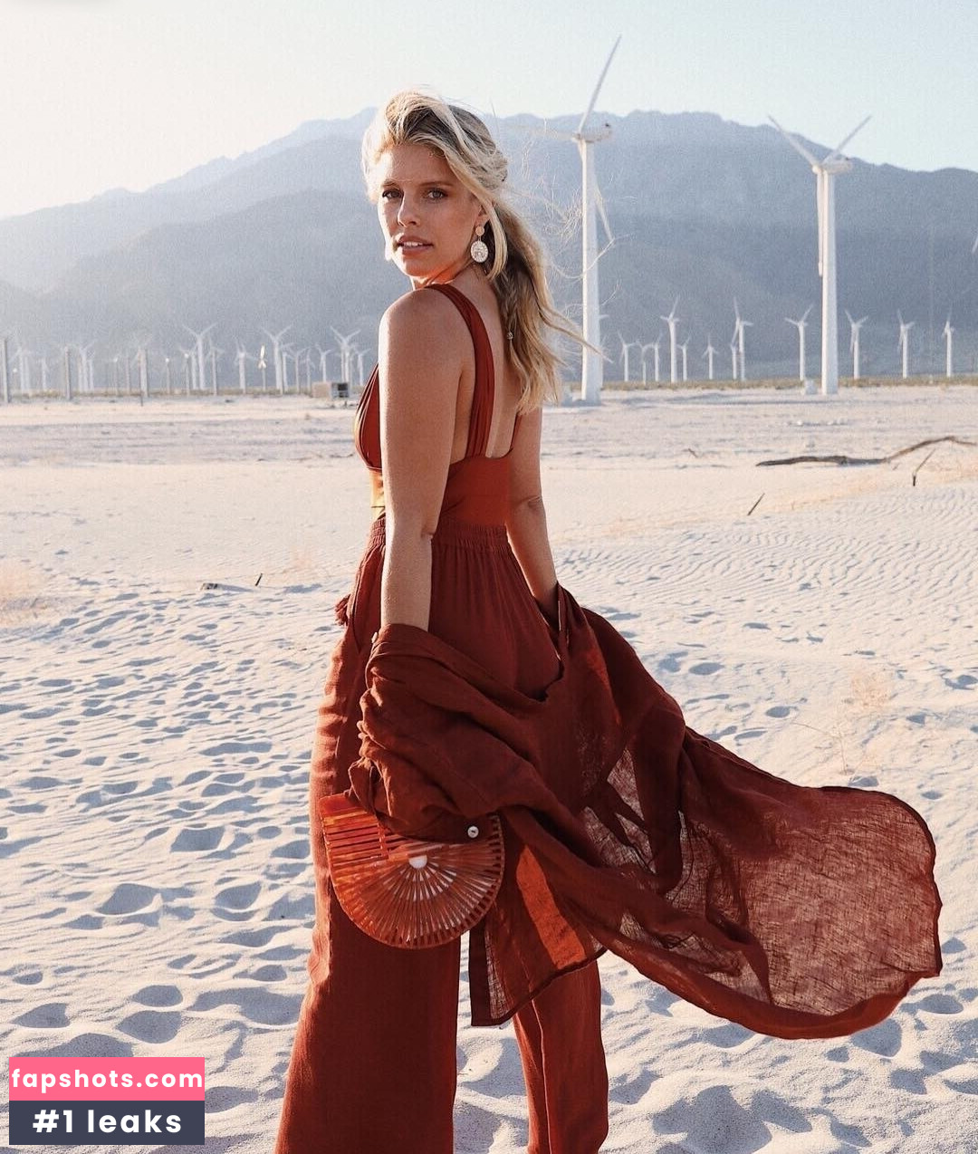 Natasha Oakley Nude Leaks OnlyFans Photos #39 - LeakJerk