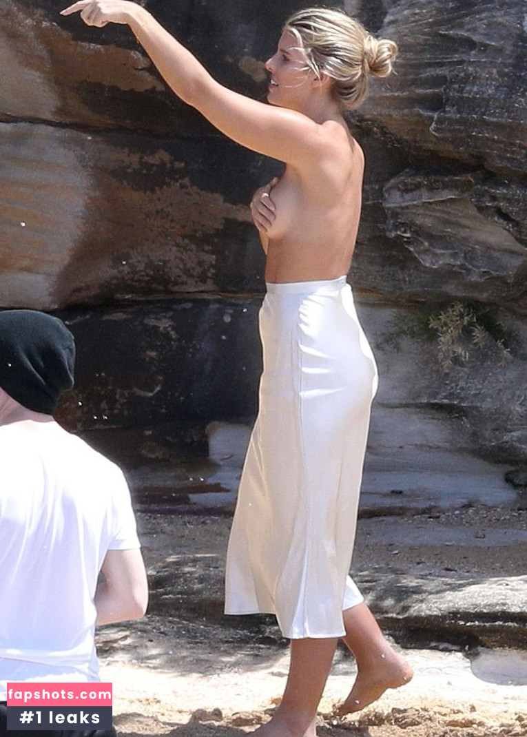 Natasha Oakley gallery photo #465