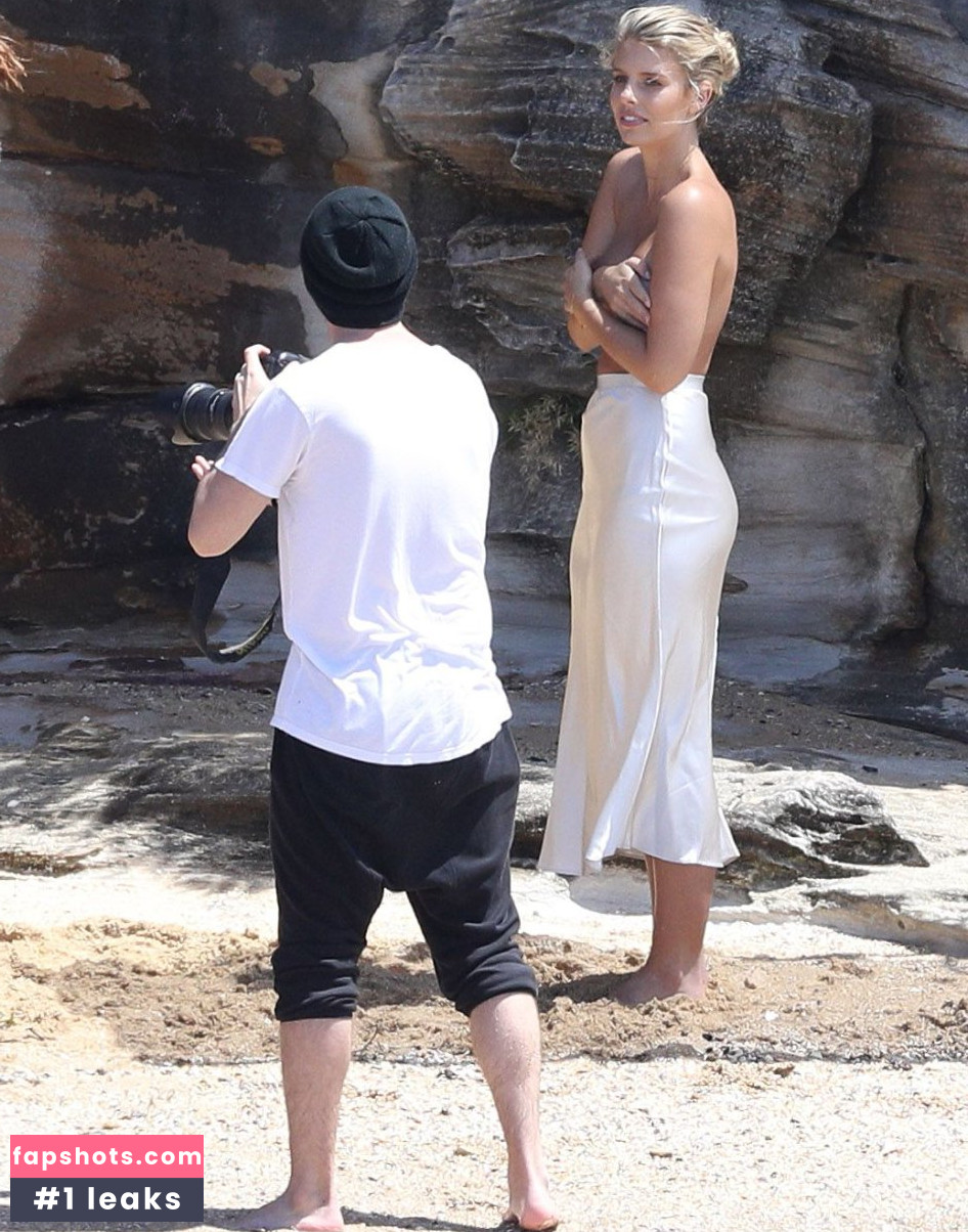 Natasha Oakley gallery photo #492