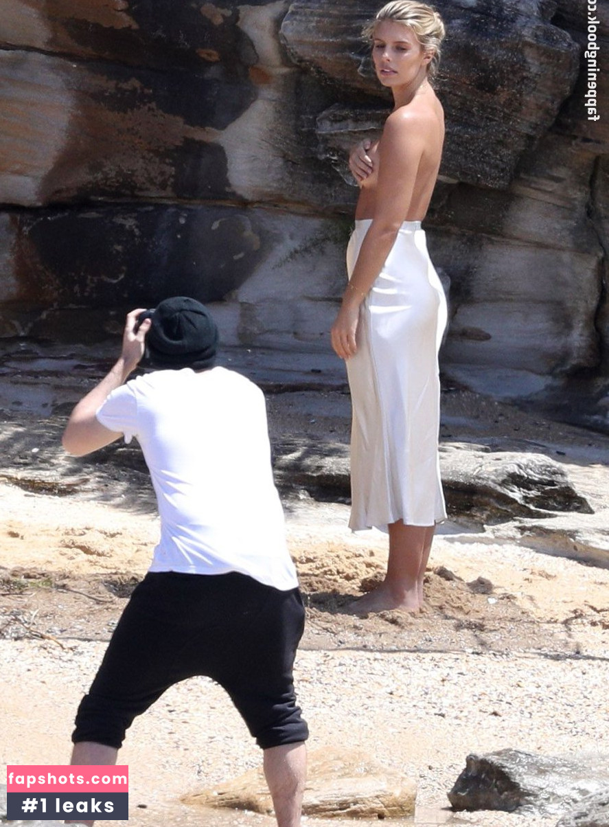 Natasha Oakley gallery photo #493