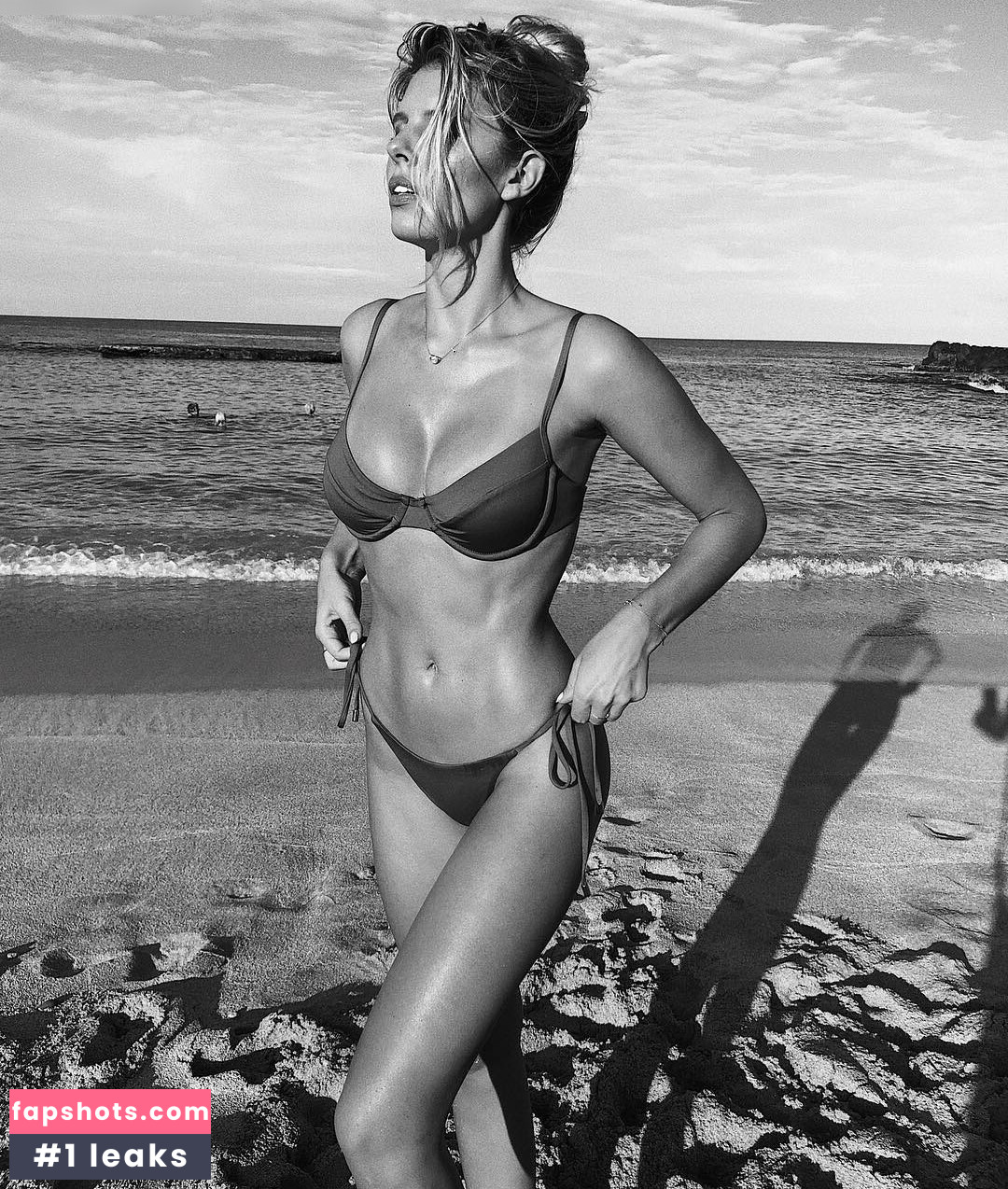 Natasha Oakley Nude Leaks OnlyFans Photos #51 - LeakJerk