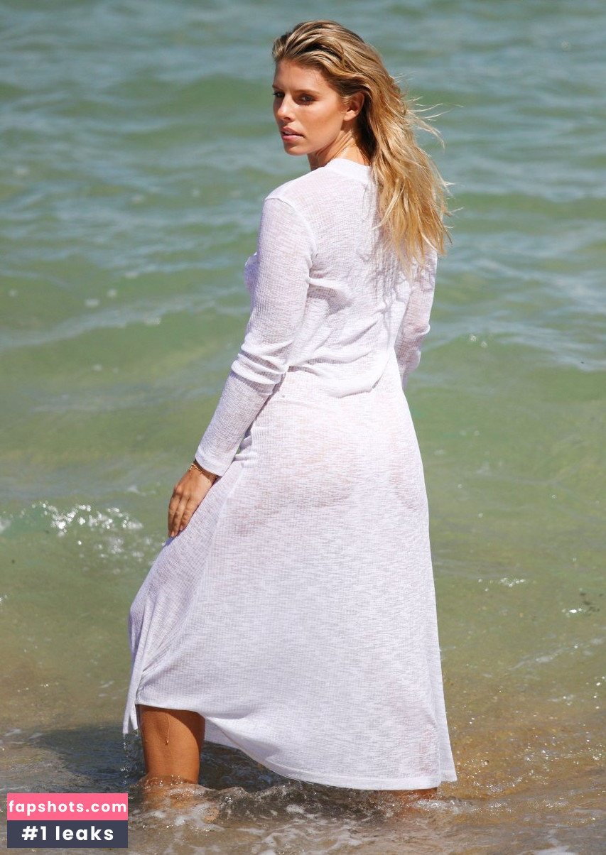 Natasha Oakley gallery photo #517