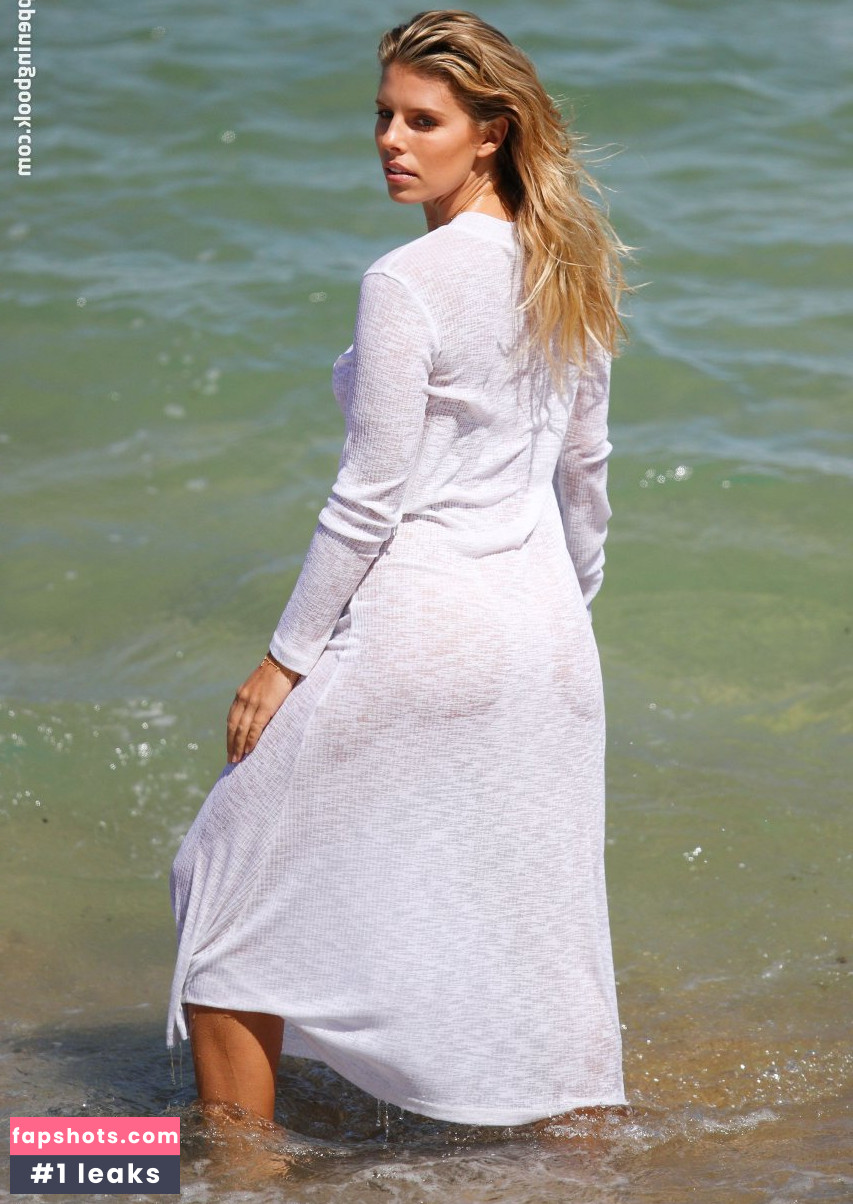 Natasha Oakley gallery photo #522