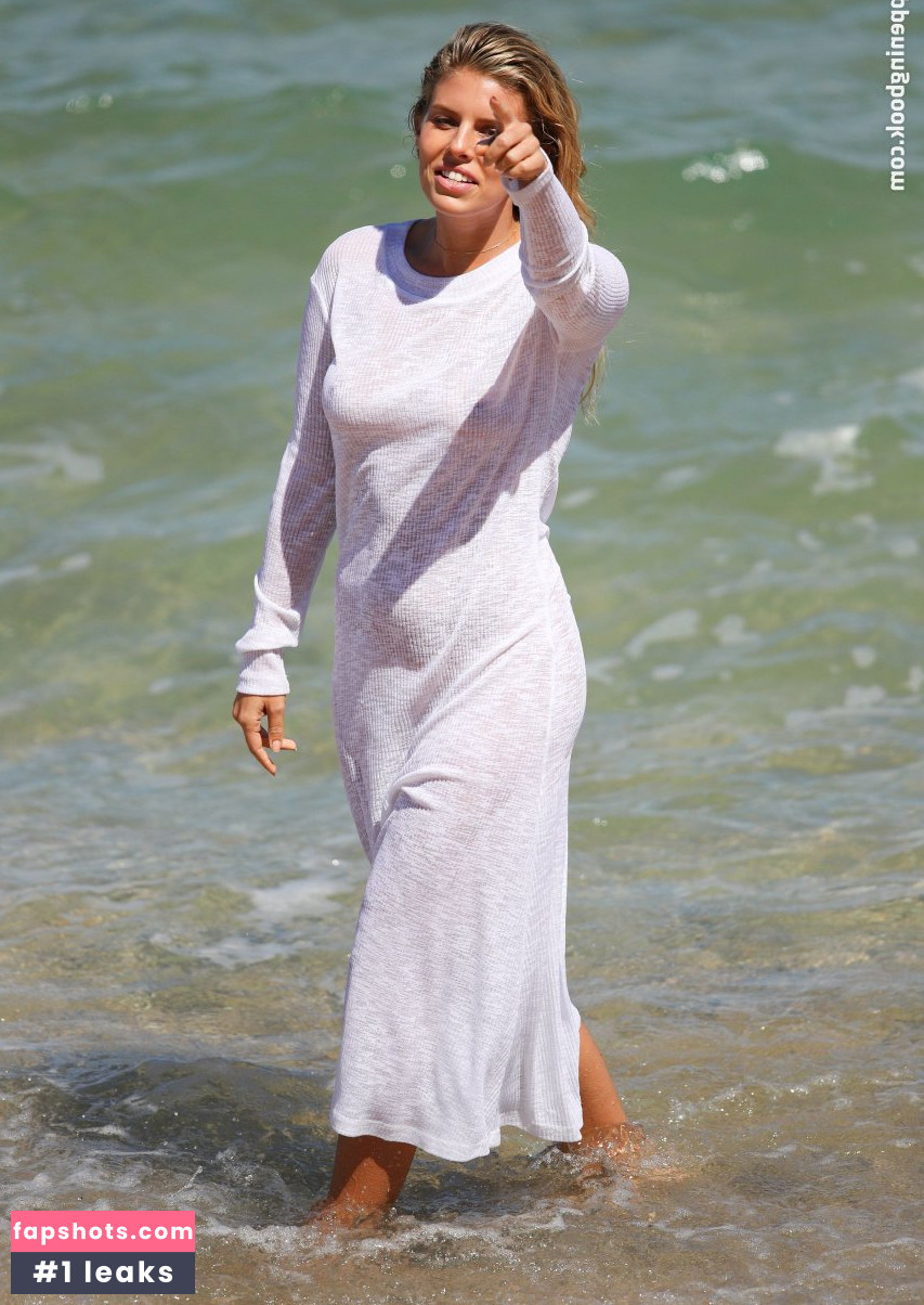 Natasha Oakley gallery photo #529