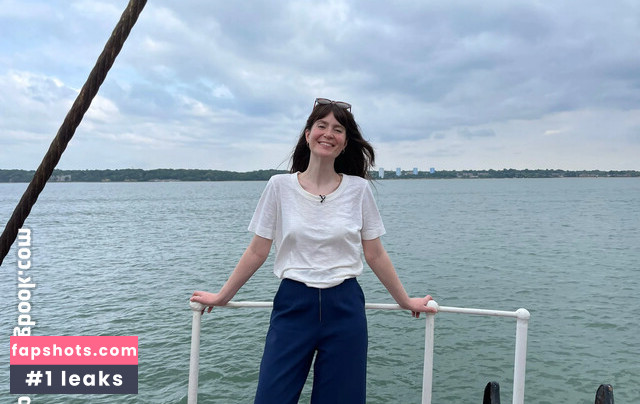 Natasha Raskin-Sharp gallery photo #5