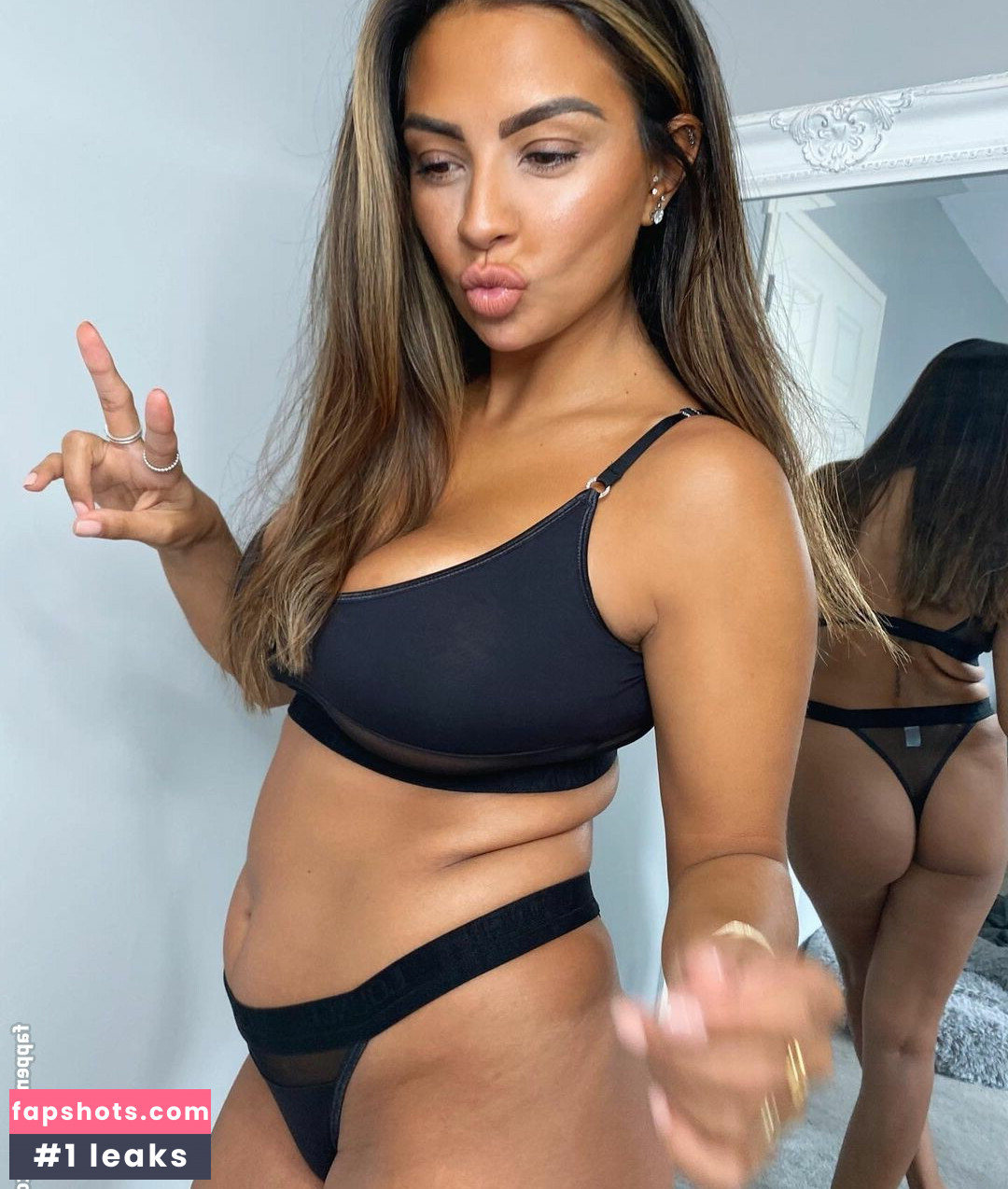 Natasha Sandhu gallery photo #14