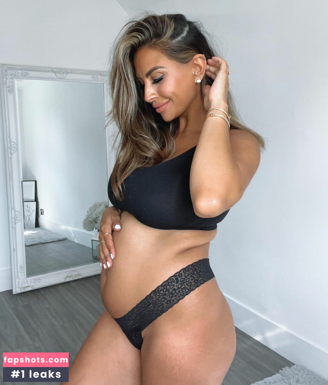 Natasha Sandhu gallery photo #21