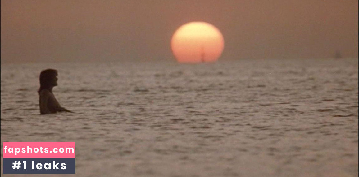 Nathalie Nell gallery photo #3