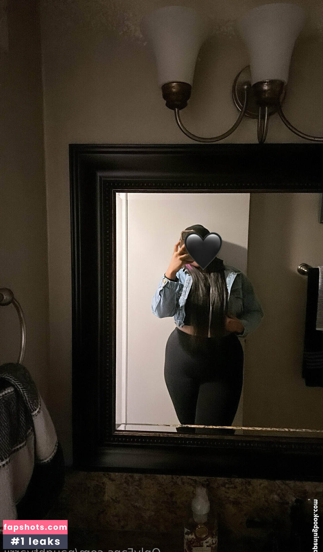 naughtyarrii nude babe gallery