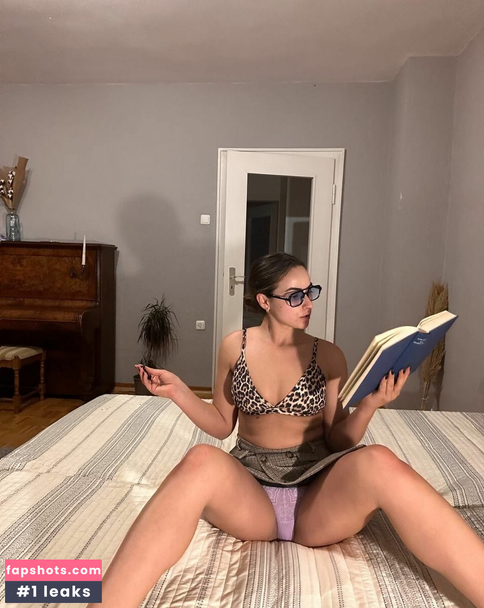 NaughtyCola gallery photo #15