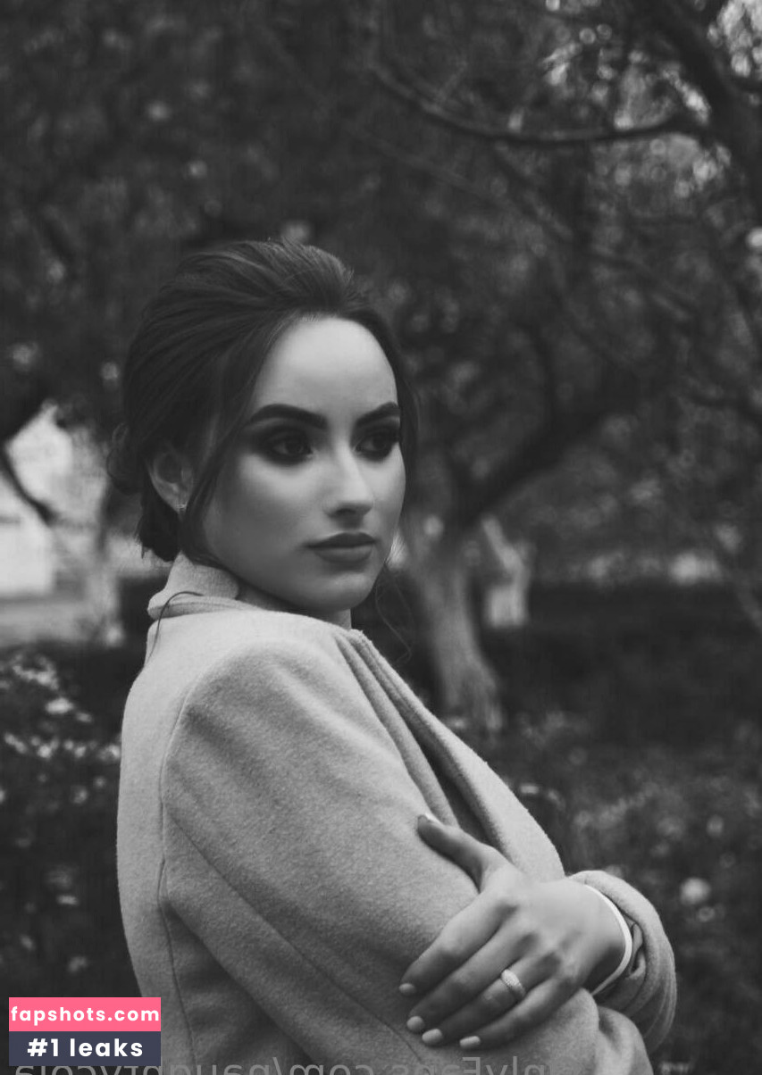 NaughtyCola gallery photo #18