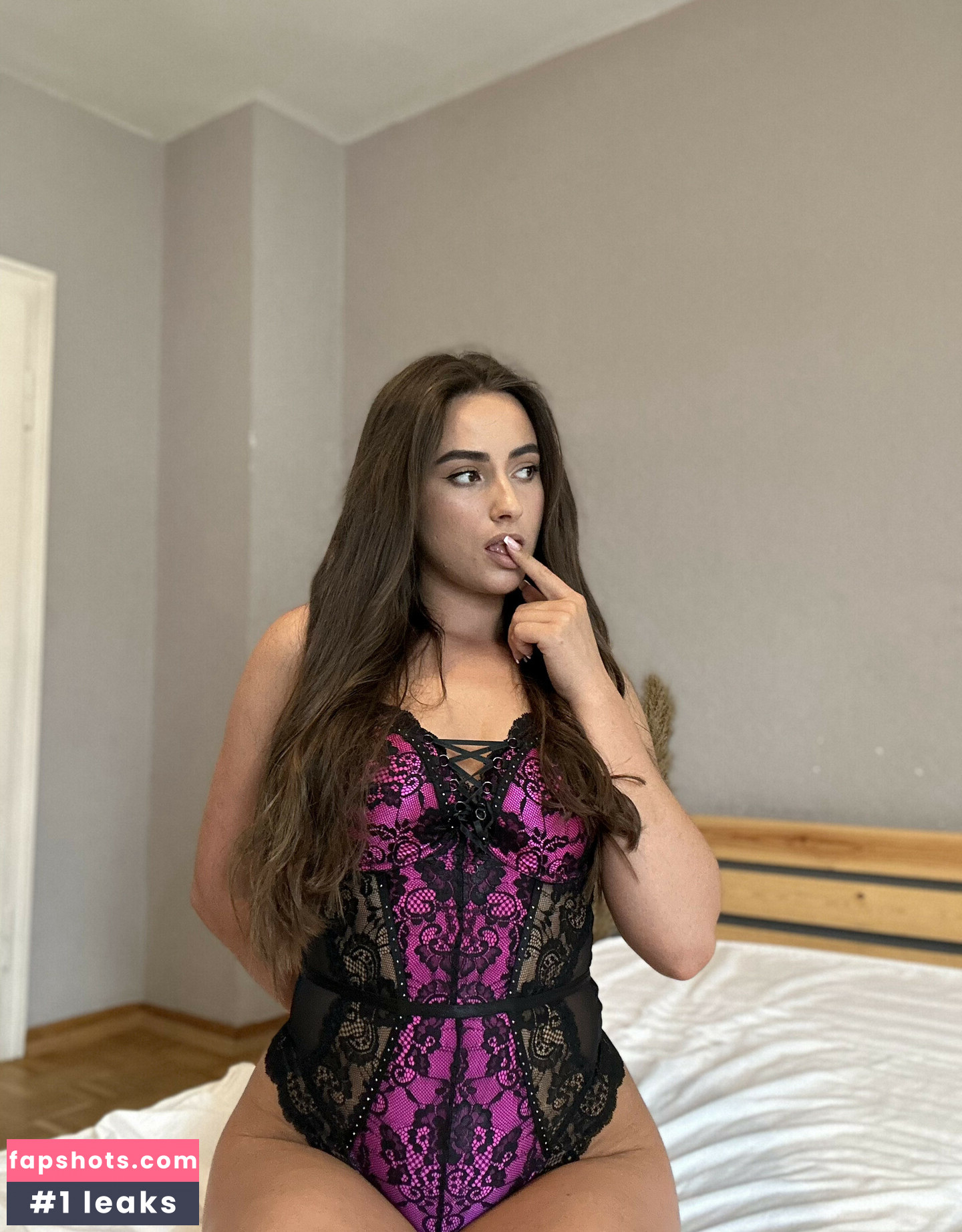 NaughtyCola gallery photo #52