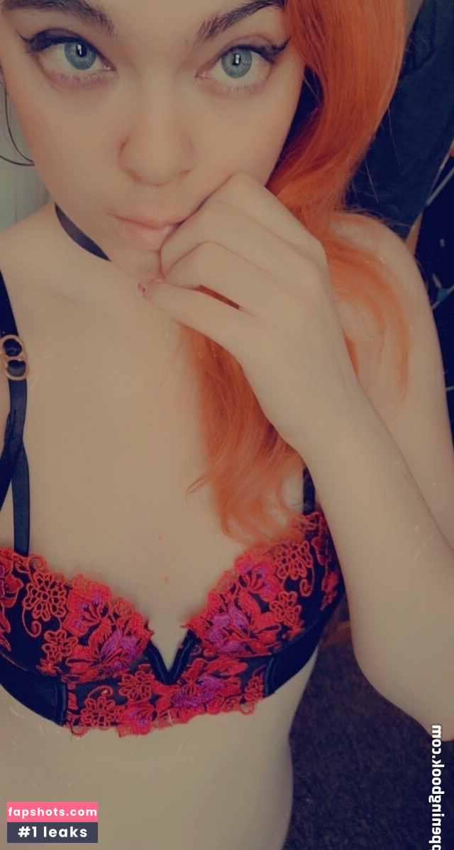 naughtylittlekitten93 gallery photo #2