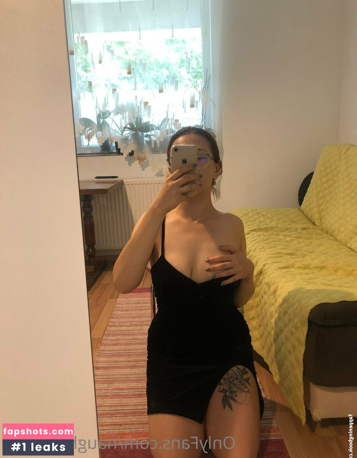 naughtyxotory nude babe gallery