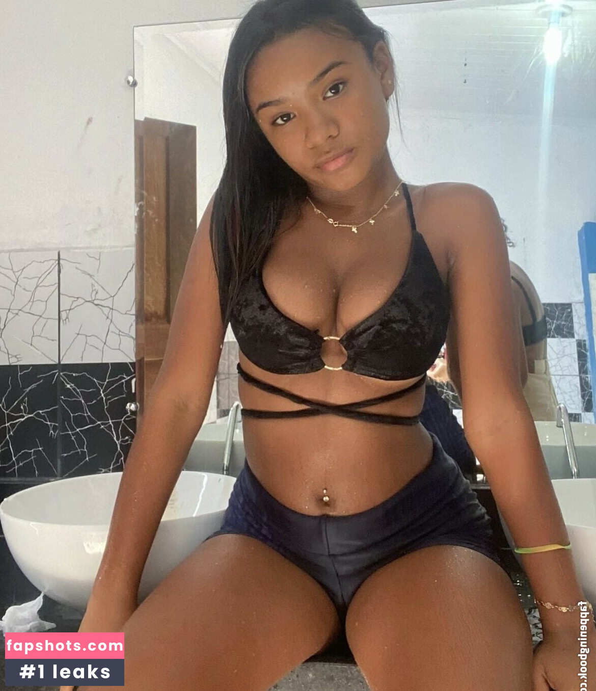 Nayara Assumpção nude babe gallery