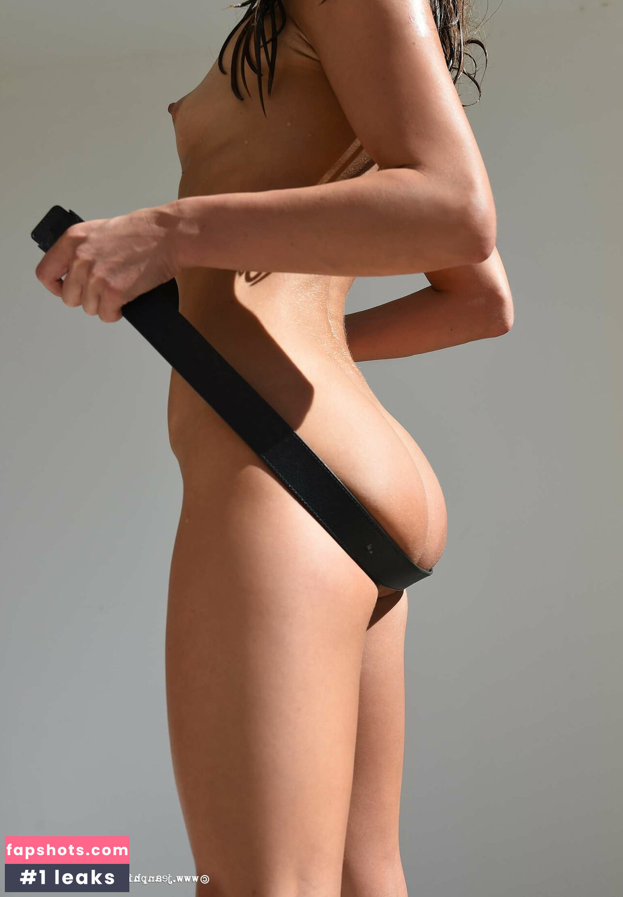 Nayeli Rose nude babe gallery