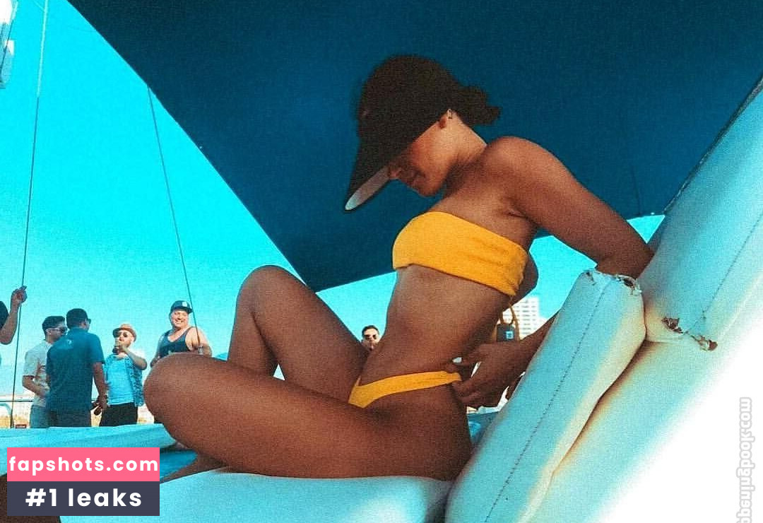 Nayvi Díaz gallery photo #8