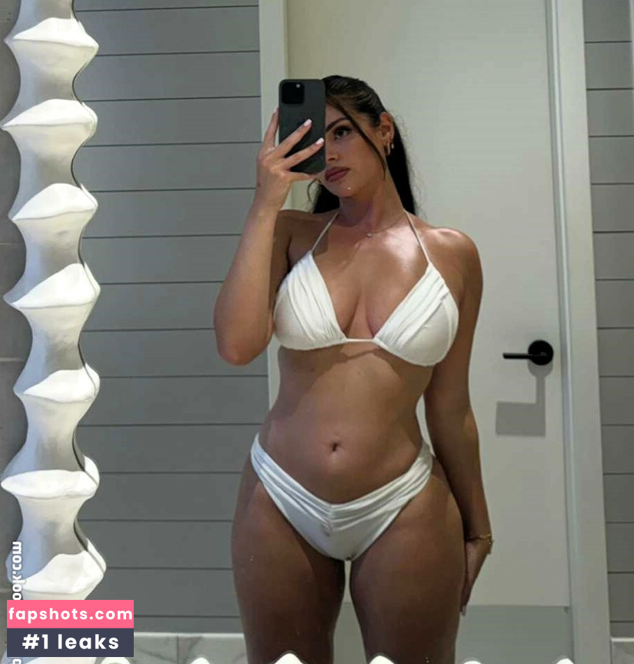 Nazanin Kavari gallery photo #19