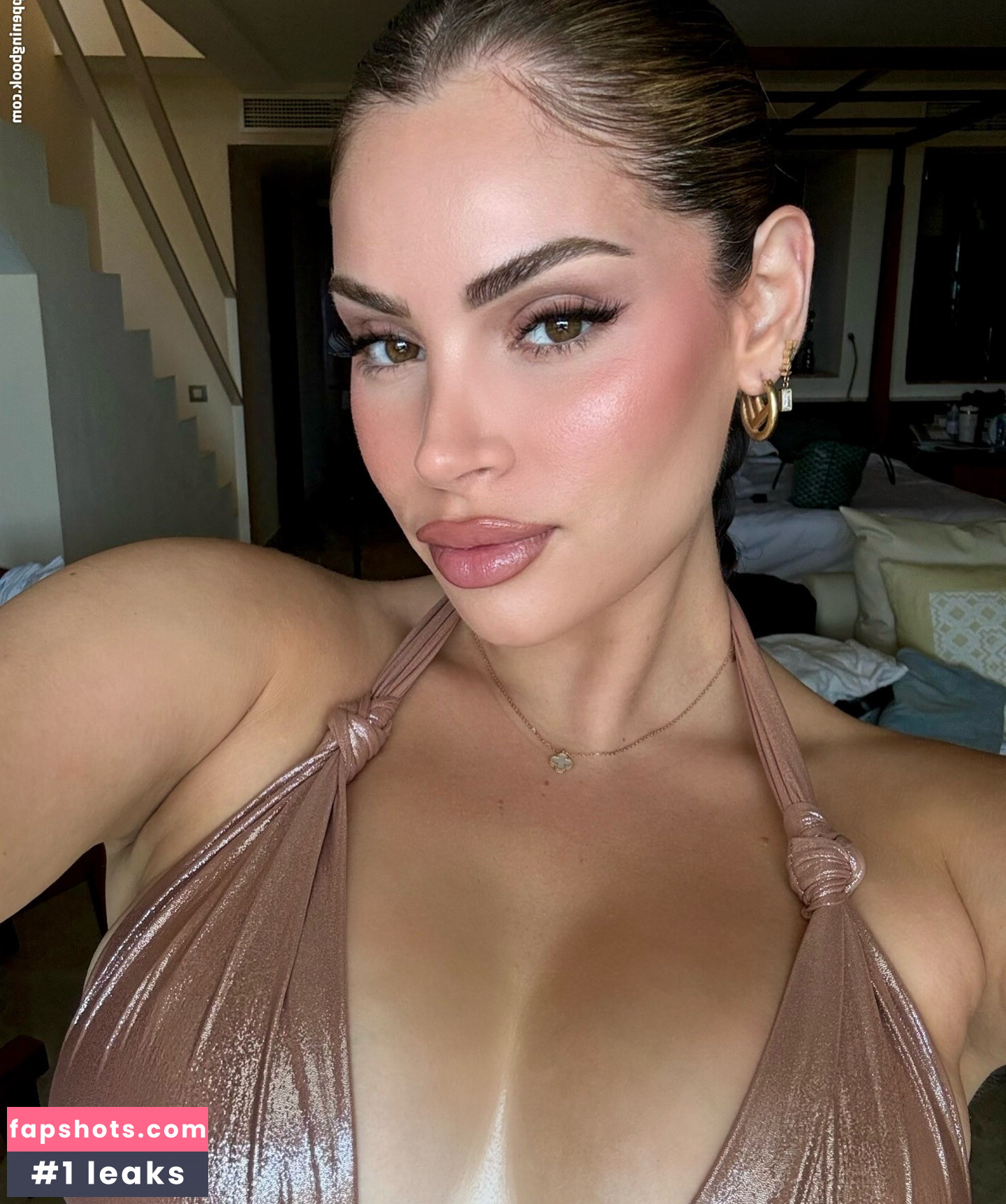 Nazanin Kavari gallery photo #7