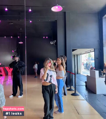 Neela Jolene gallery photo #2