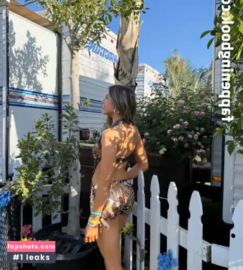 Neela Jolene gallery photo #14