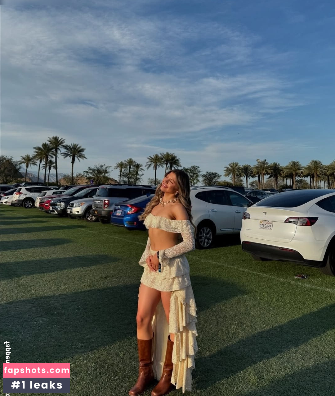 Neela Jolene gallery photo #31