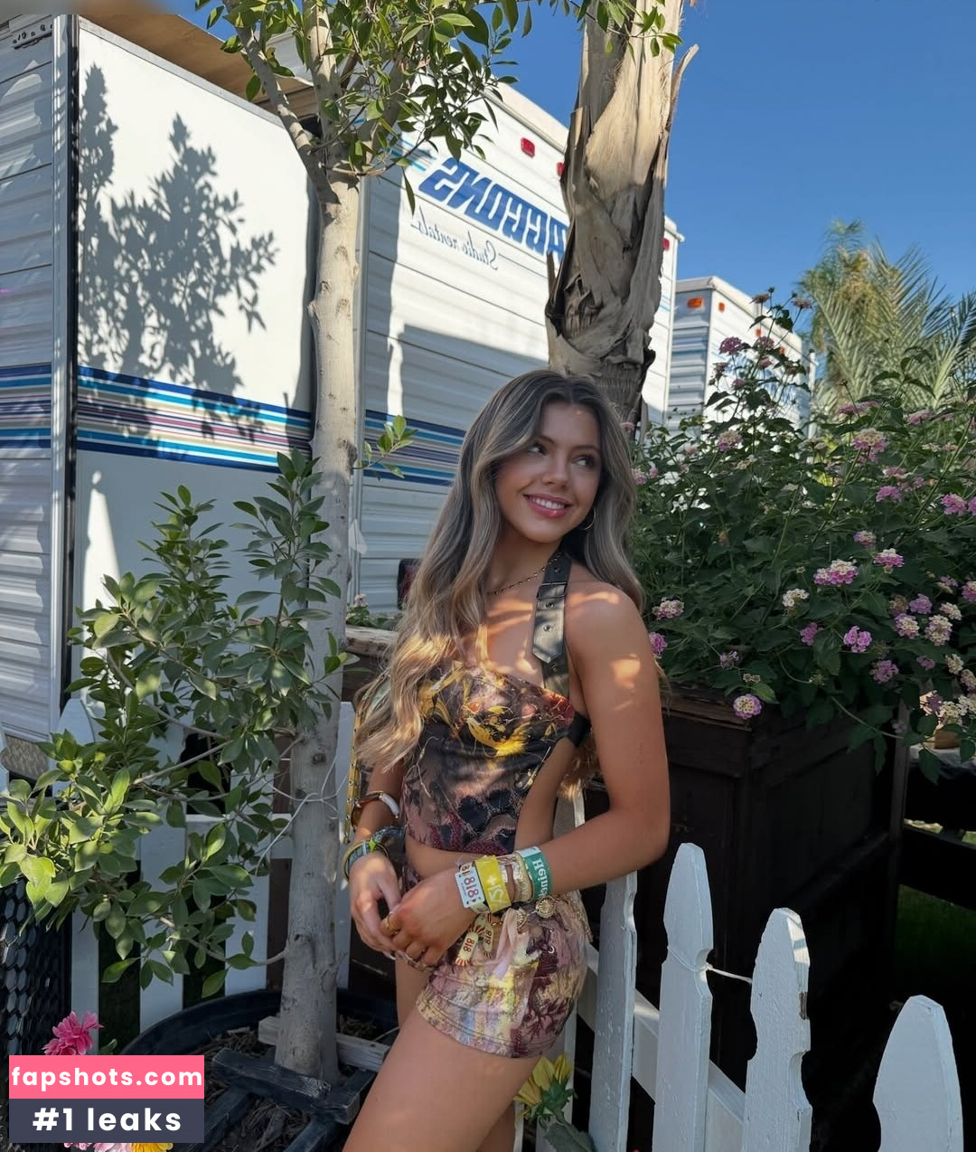 Neela Jolene gallery photo #35