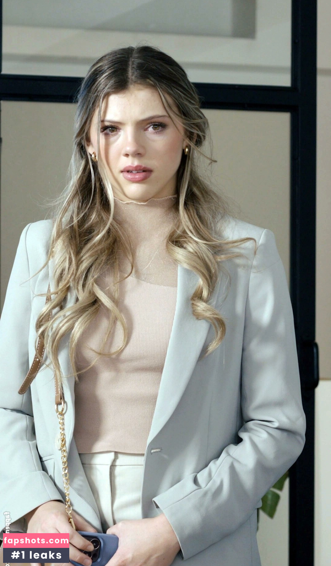 Neela Jolene gallery photo #39