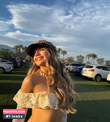 Neela Jolene gallery photo #8