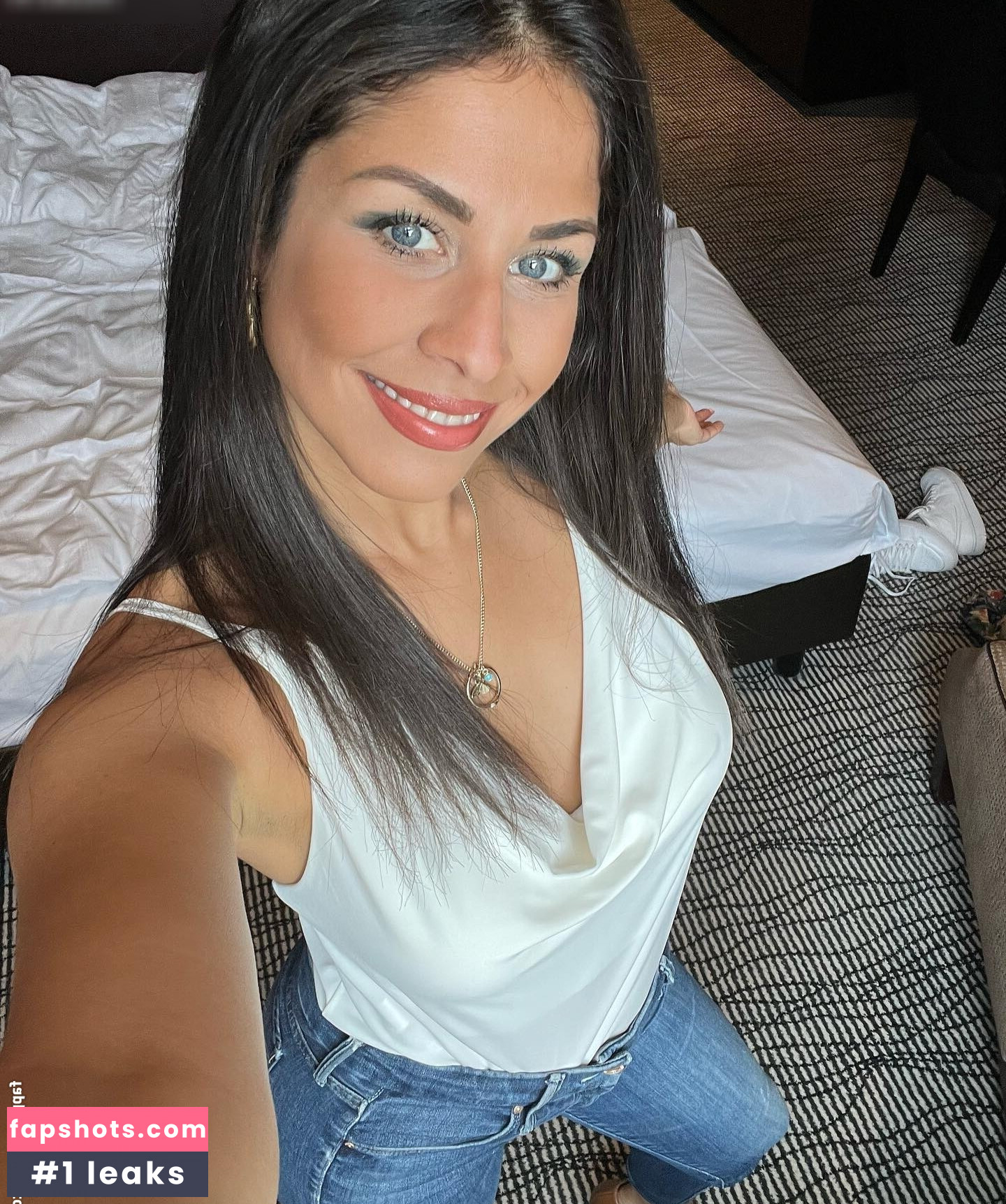 Negah Amiri gallery photo #12