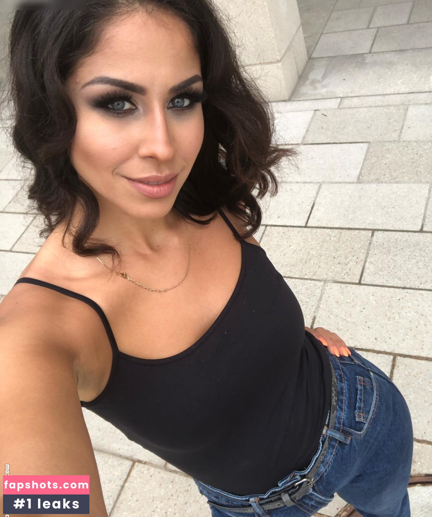 Negah Amiri gallery photo #20