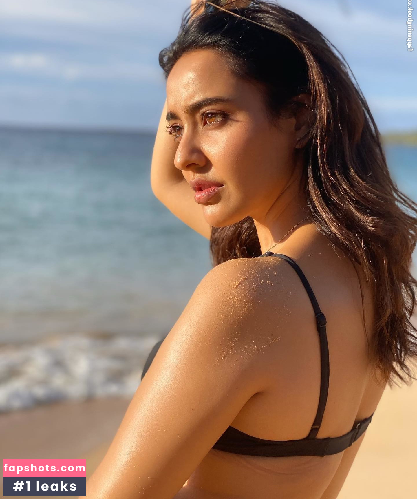 Neha Sharma gallery photo #14