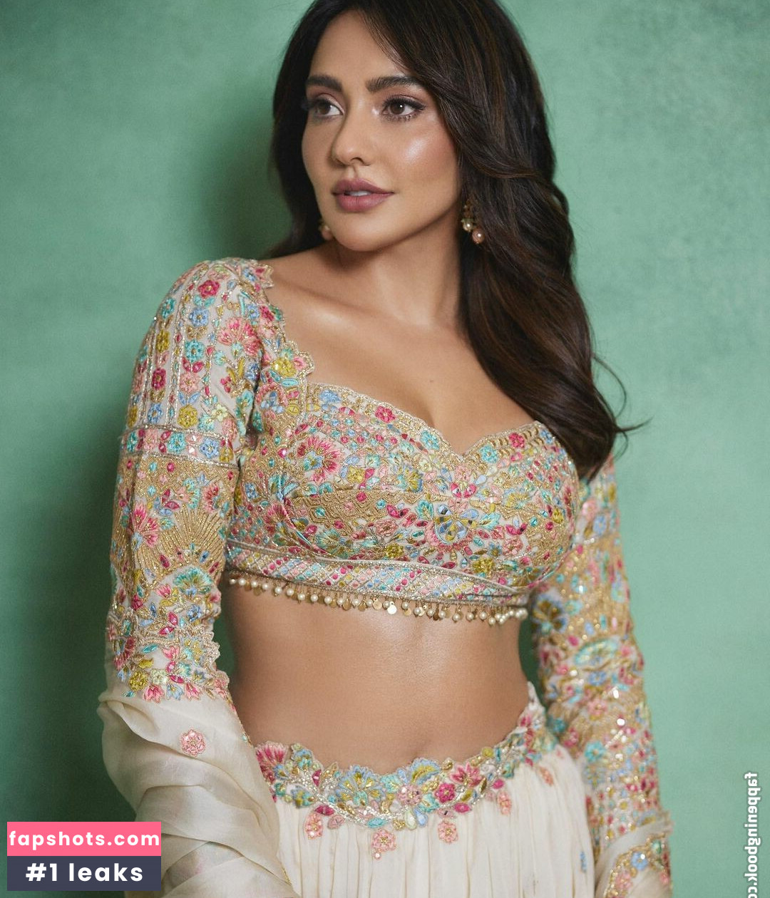 Neha Sharma gallery photo #3