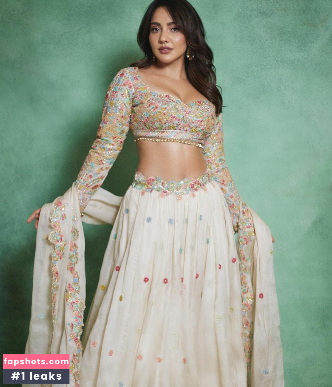 Neha Sharma gallery photo #5