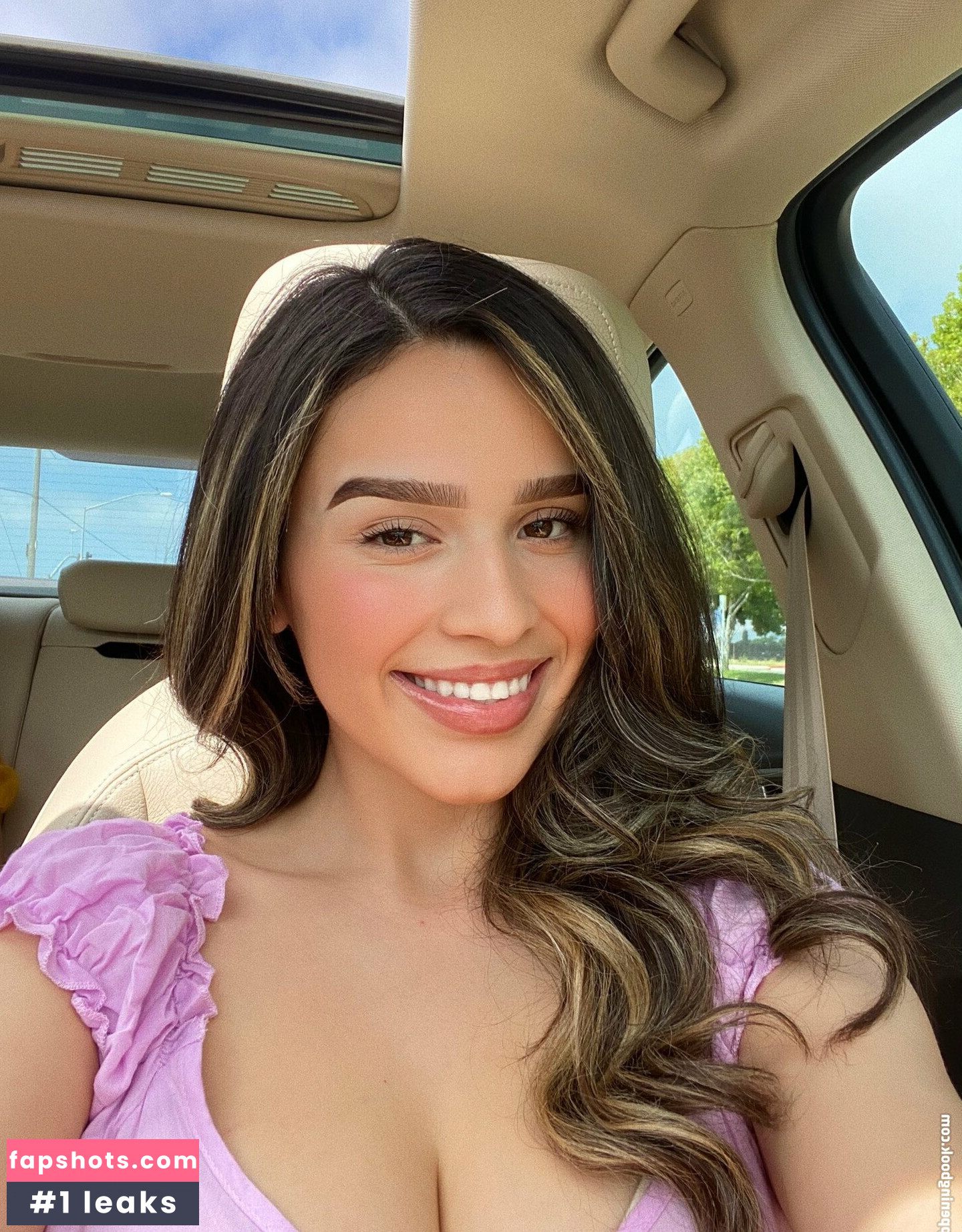 Neida Lara gallery photo #13