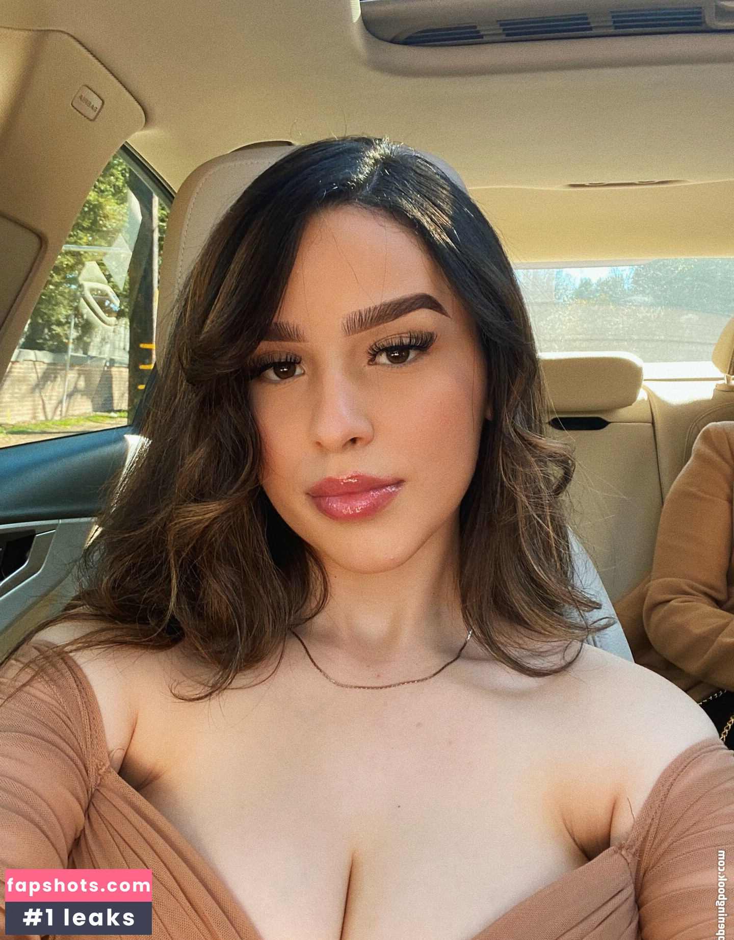 Neida Lara gallery photo #8