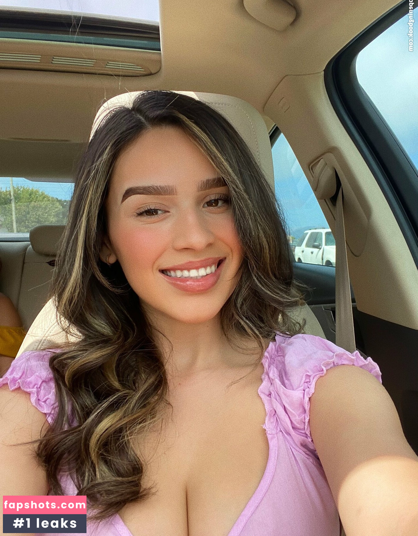 Neida Lara gallery photo #9