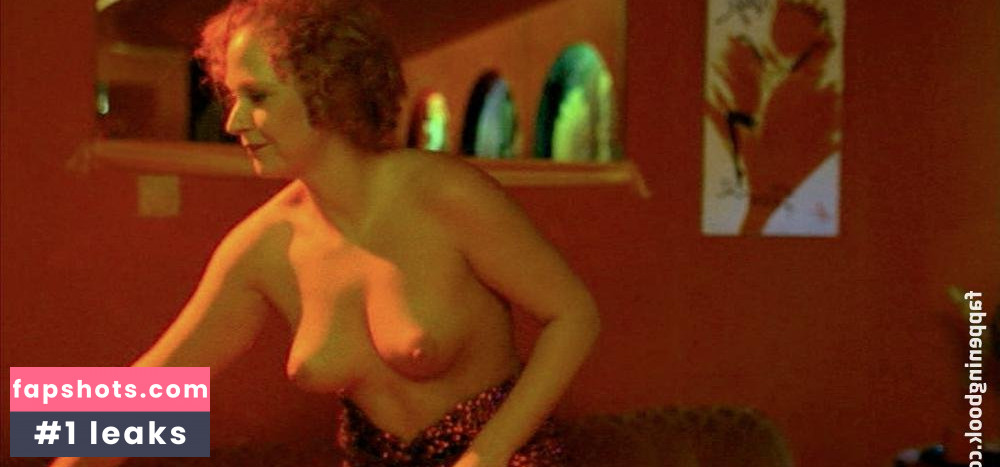 Nele Hollinderbäumer gallery photo #6