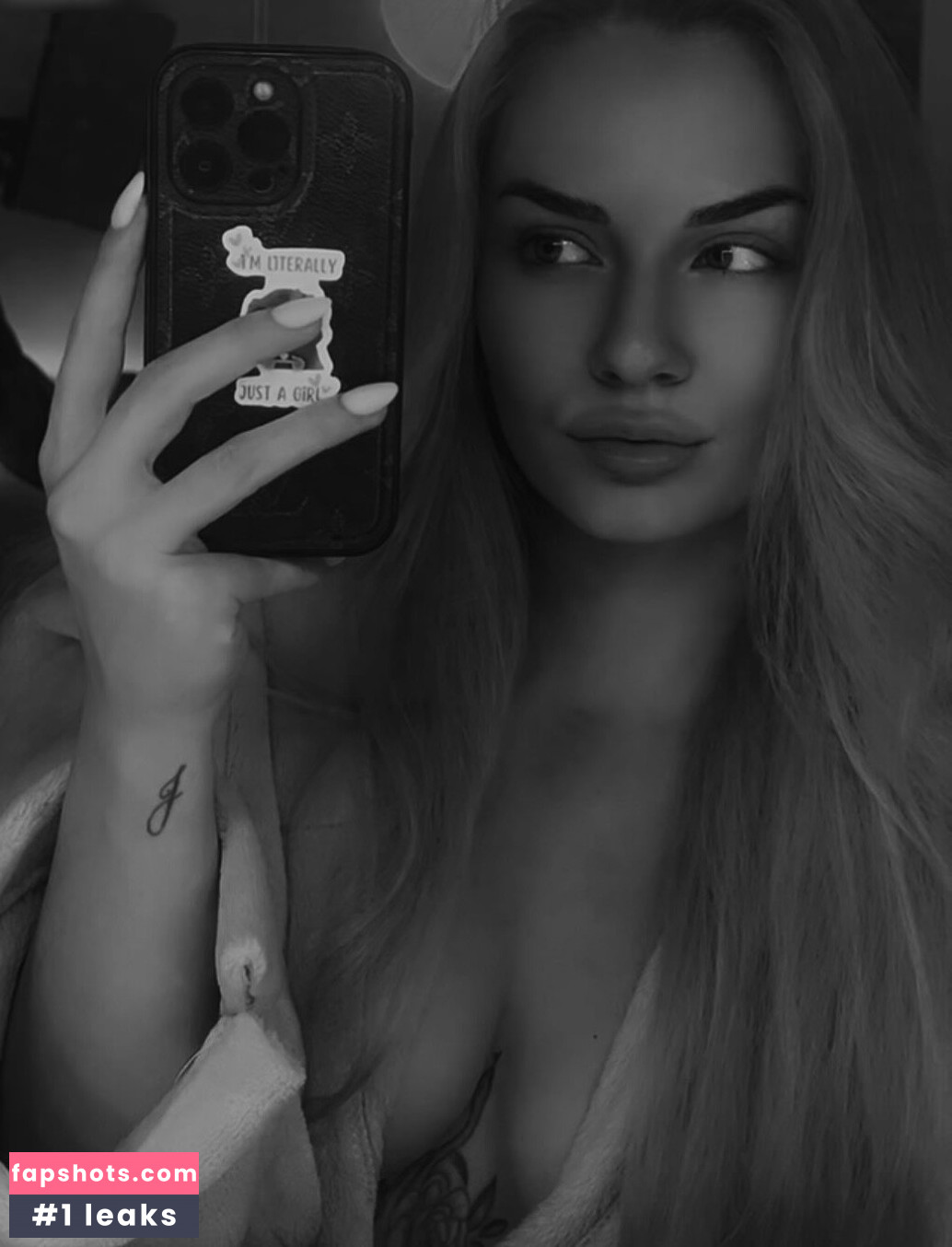 Nele_mbt gallery photo #3