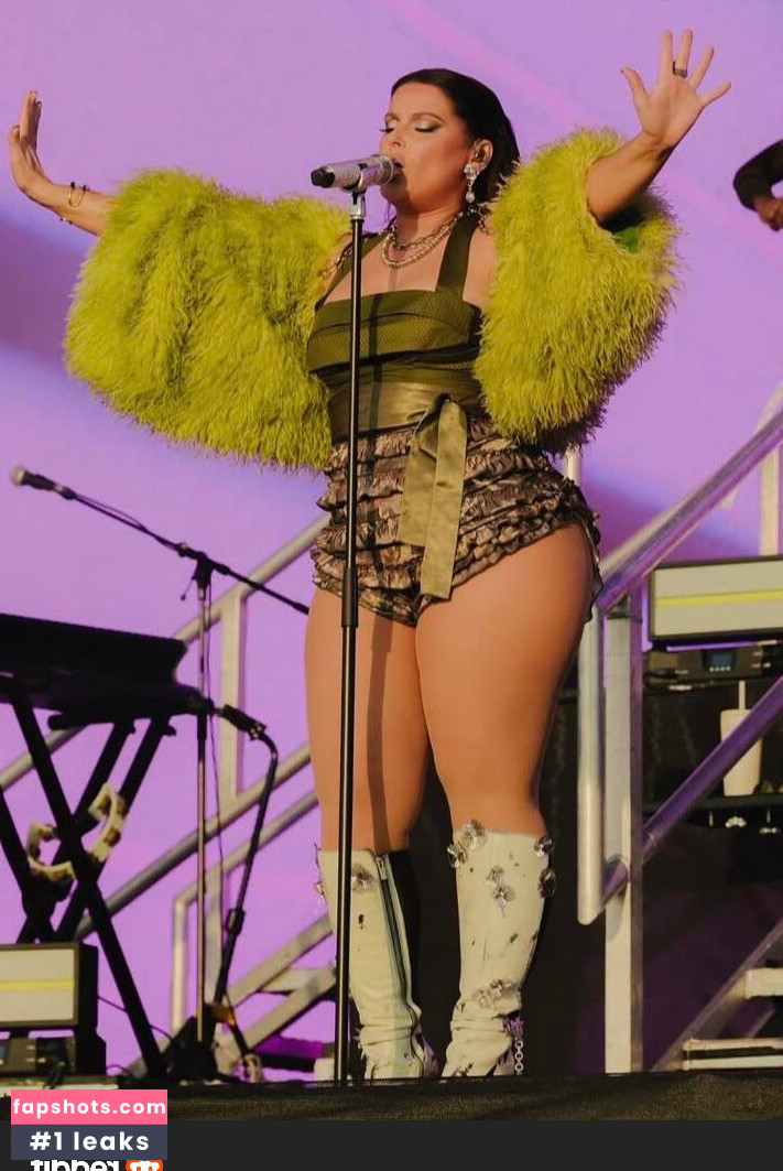 Nelly Furtado gallery photo #3