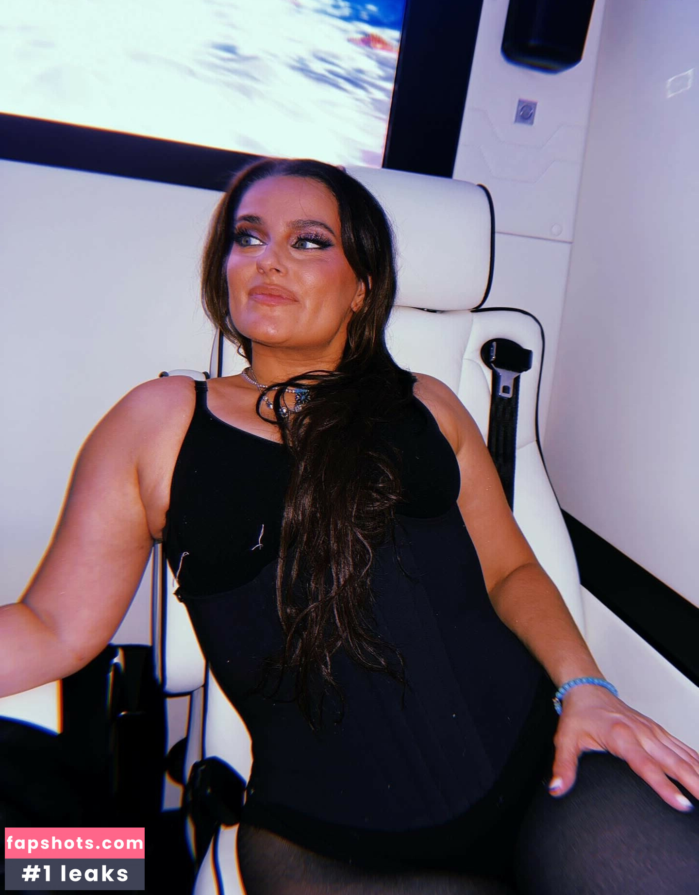 Nelly Furtado gallery photo #8