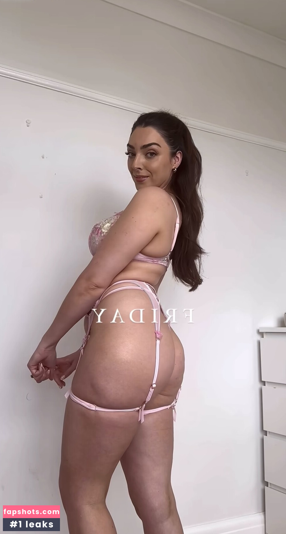 Nelly London Filtración Desnuda OnlyFans Foto #9 - Fapshots