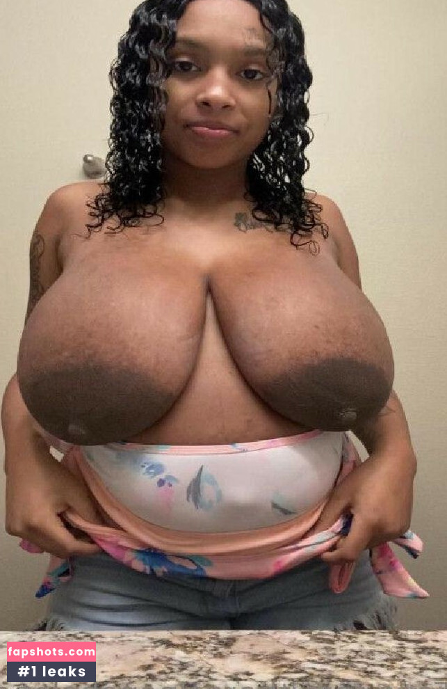 Nene Balenciaga gallery photo #5