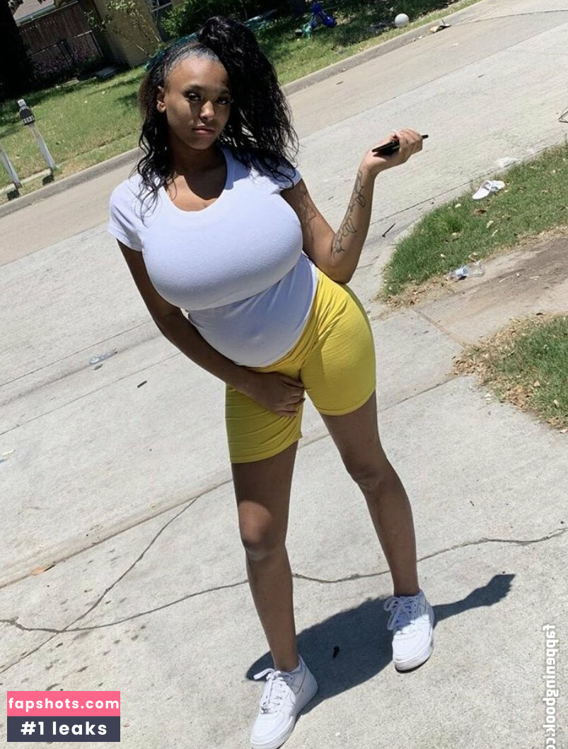 Nene Balenciaga gallery photo #9