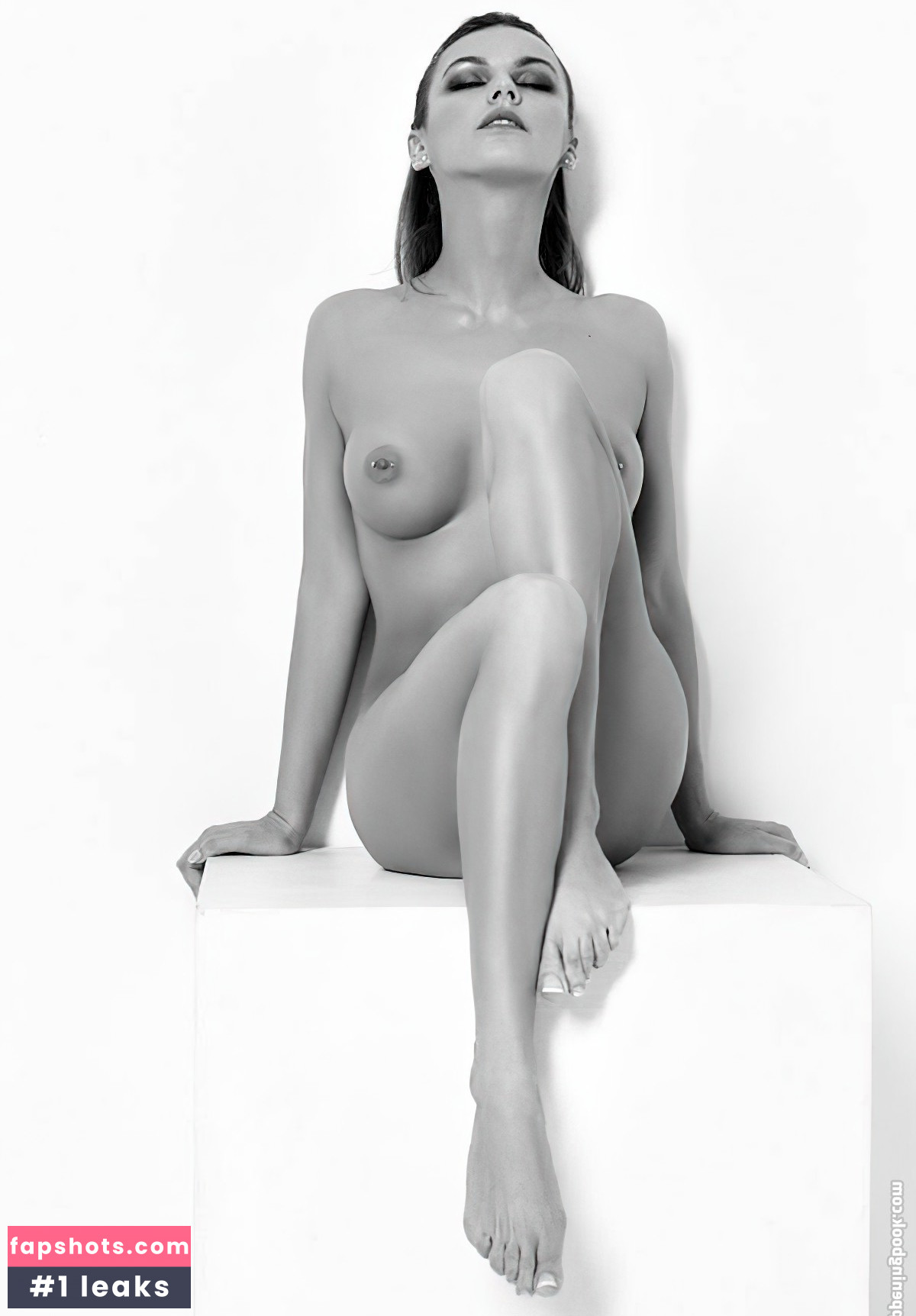 Nessie Joy gallery photo #12