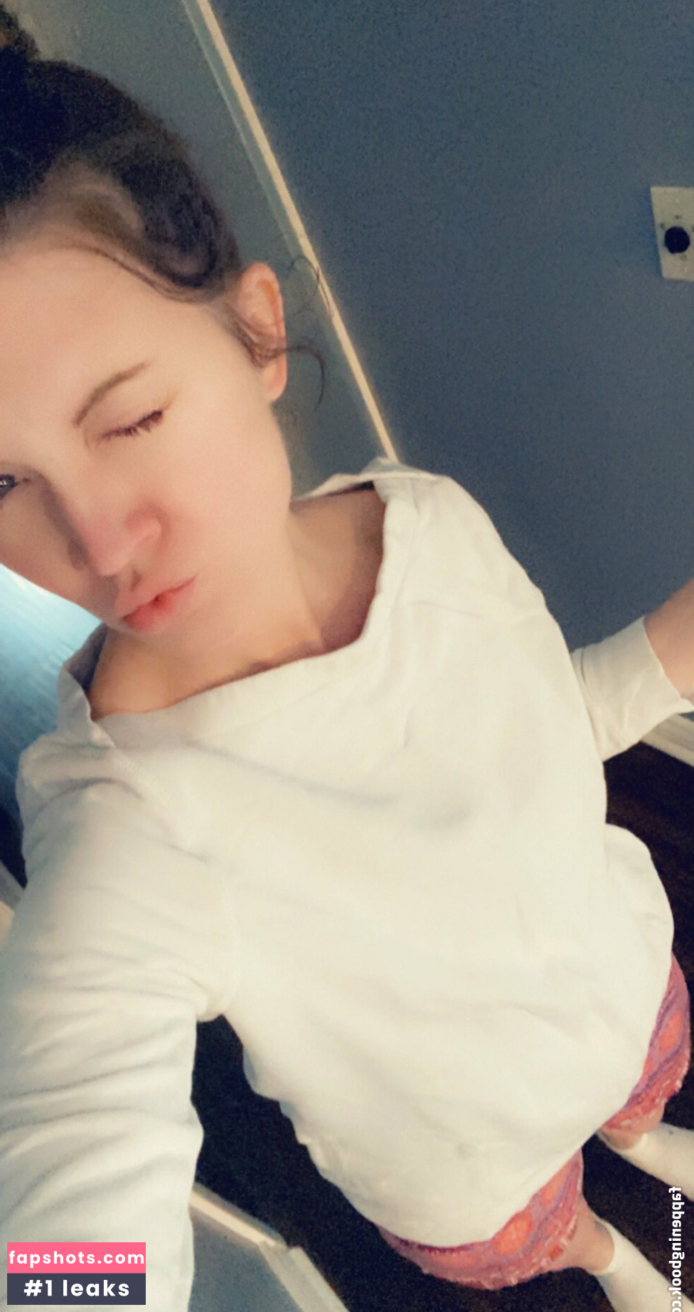 nevamore nude babe gallery