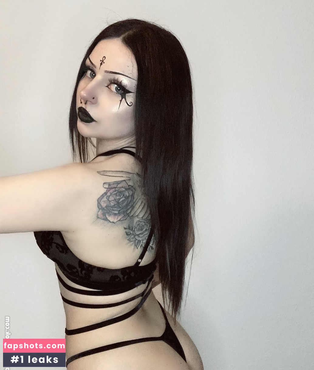 NevernaNoir gallery photo #4