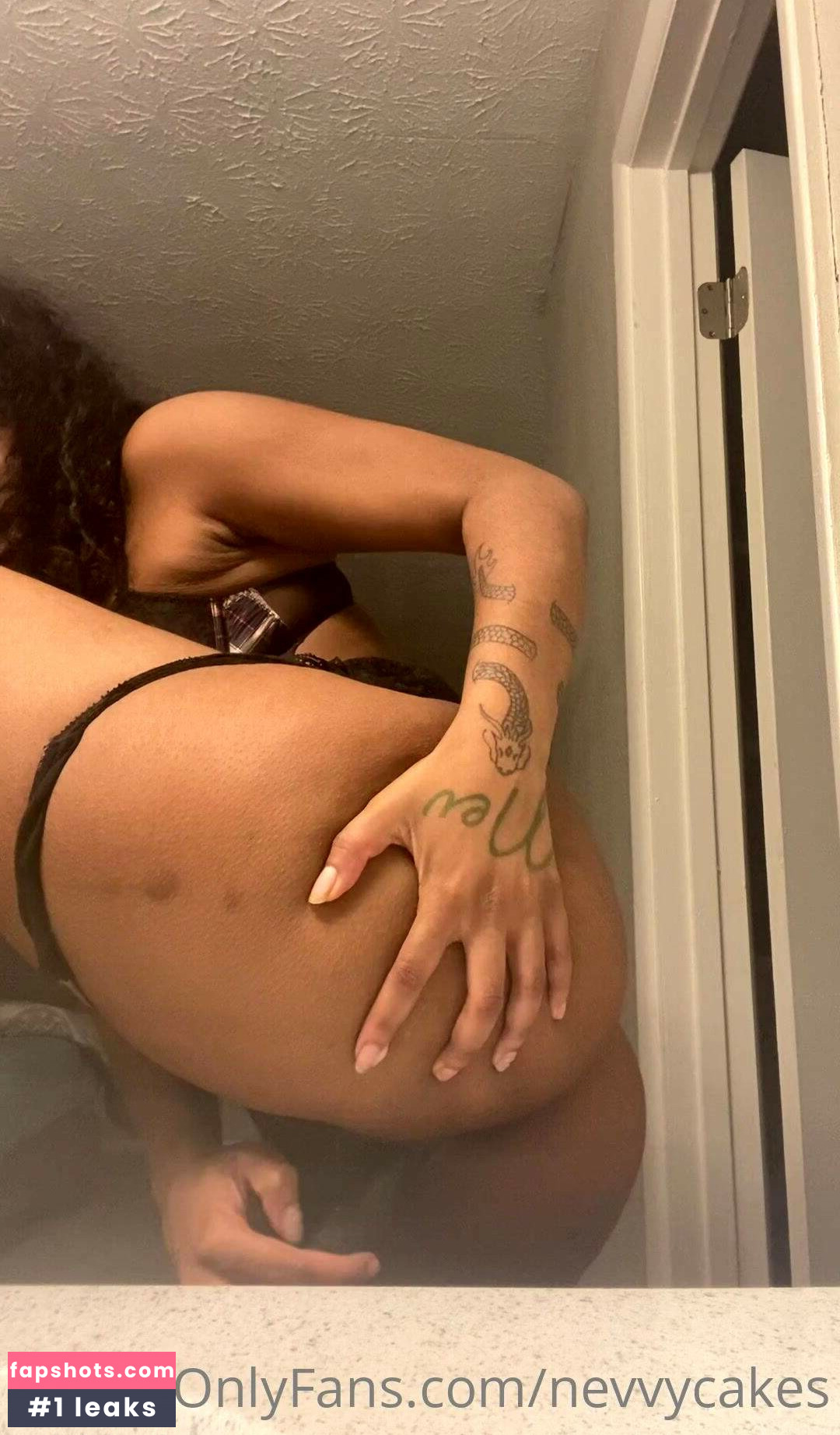 nevvycakes Nude Leaks OnlyFans Photos #13 - LeakJerk