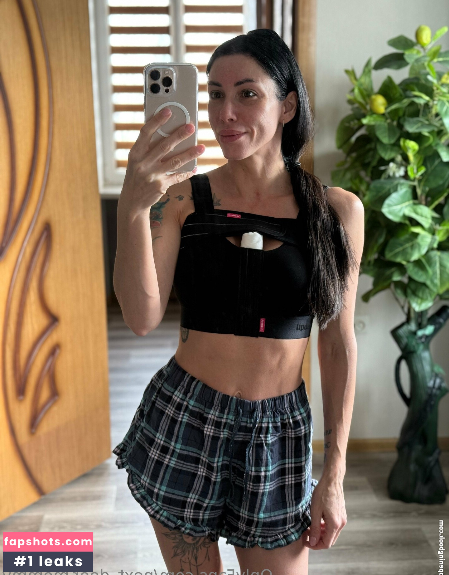 next_door.mommy gallery photo #2